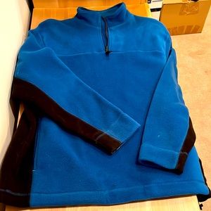 Men’s Gap fleece with top zipper and side pockets